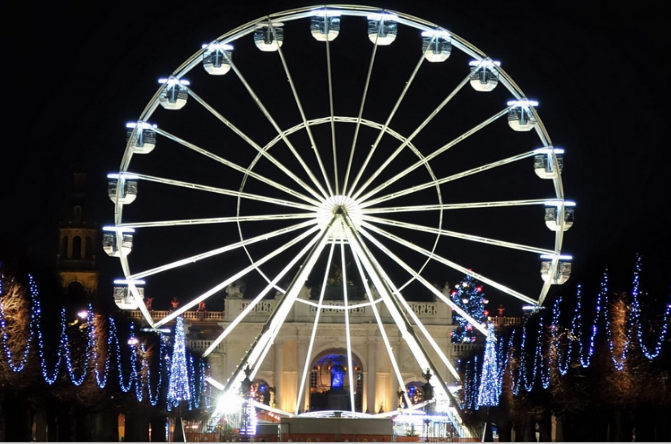 La grande roue de la place carrière